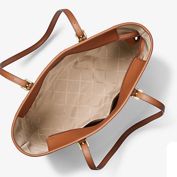 MICHAEL KORS VANILLA SIGNATURE COLOR 
Jet Set Travel Large Logo Tote Bag - Picture 6 of 16